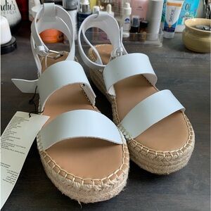 Adorable wedges sandals